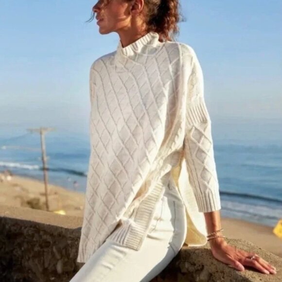 Pre-Loved Mersea Lisbon Traveller Mock Turtleneck in Ivory - OS - Picture 2 of 8